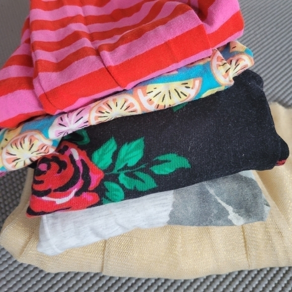 Mystery box of girls clothes - Picture 2 of 2